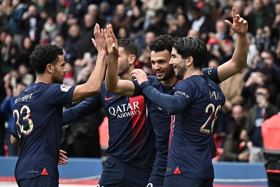 只要你主动我们就有故事＂