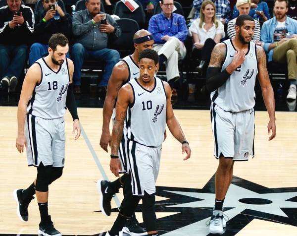 篮球湖人替补阵容得分爆炸，创赛季新高