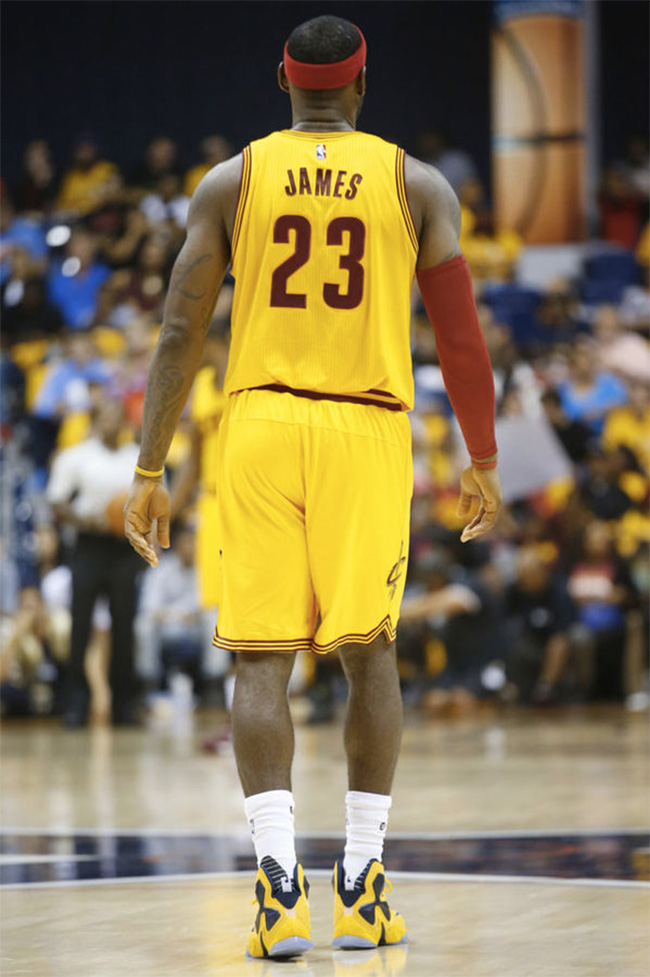 杜兰特篮下补篮，逆转比赛